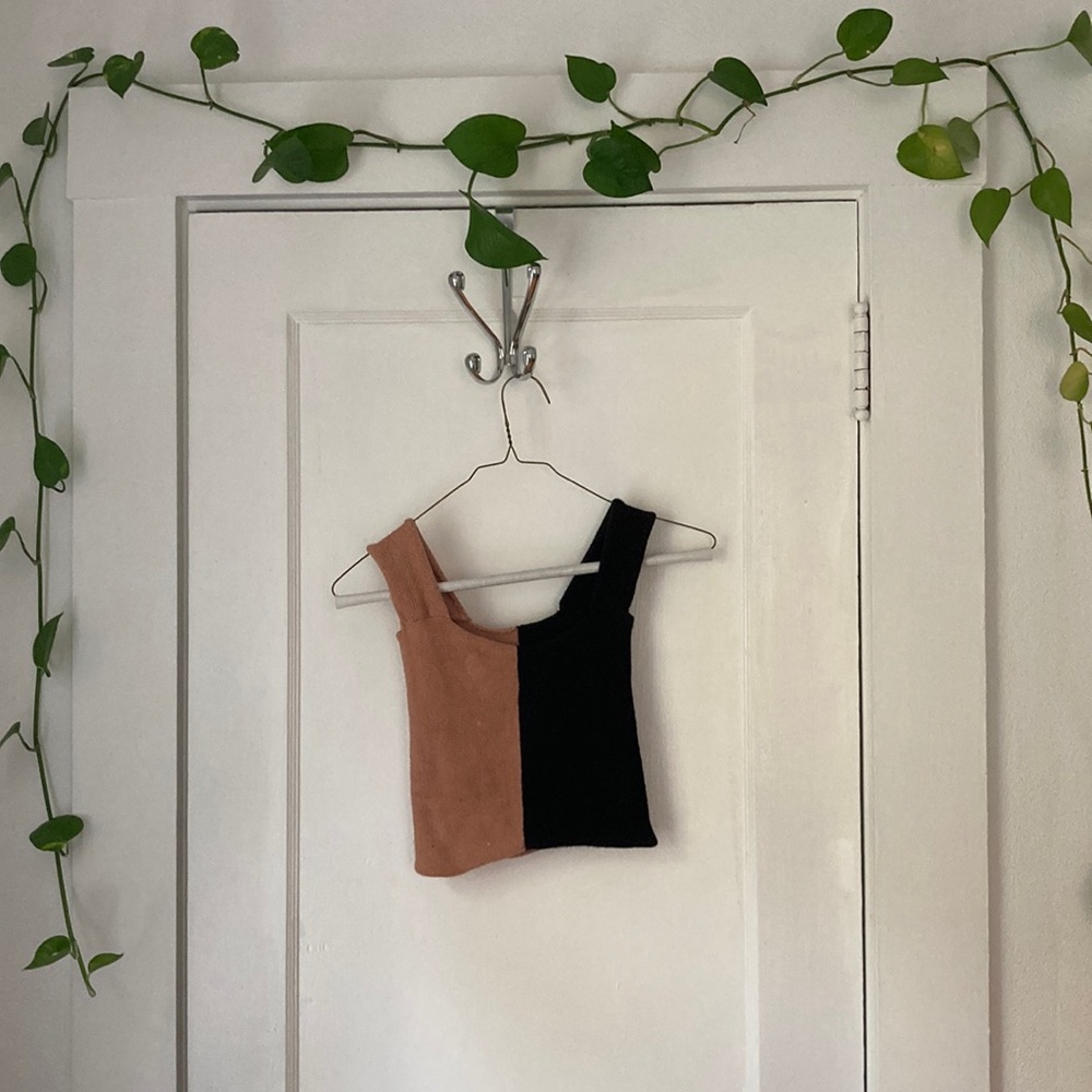 pearle knits ii tone chubby tank in black and beige